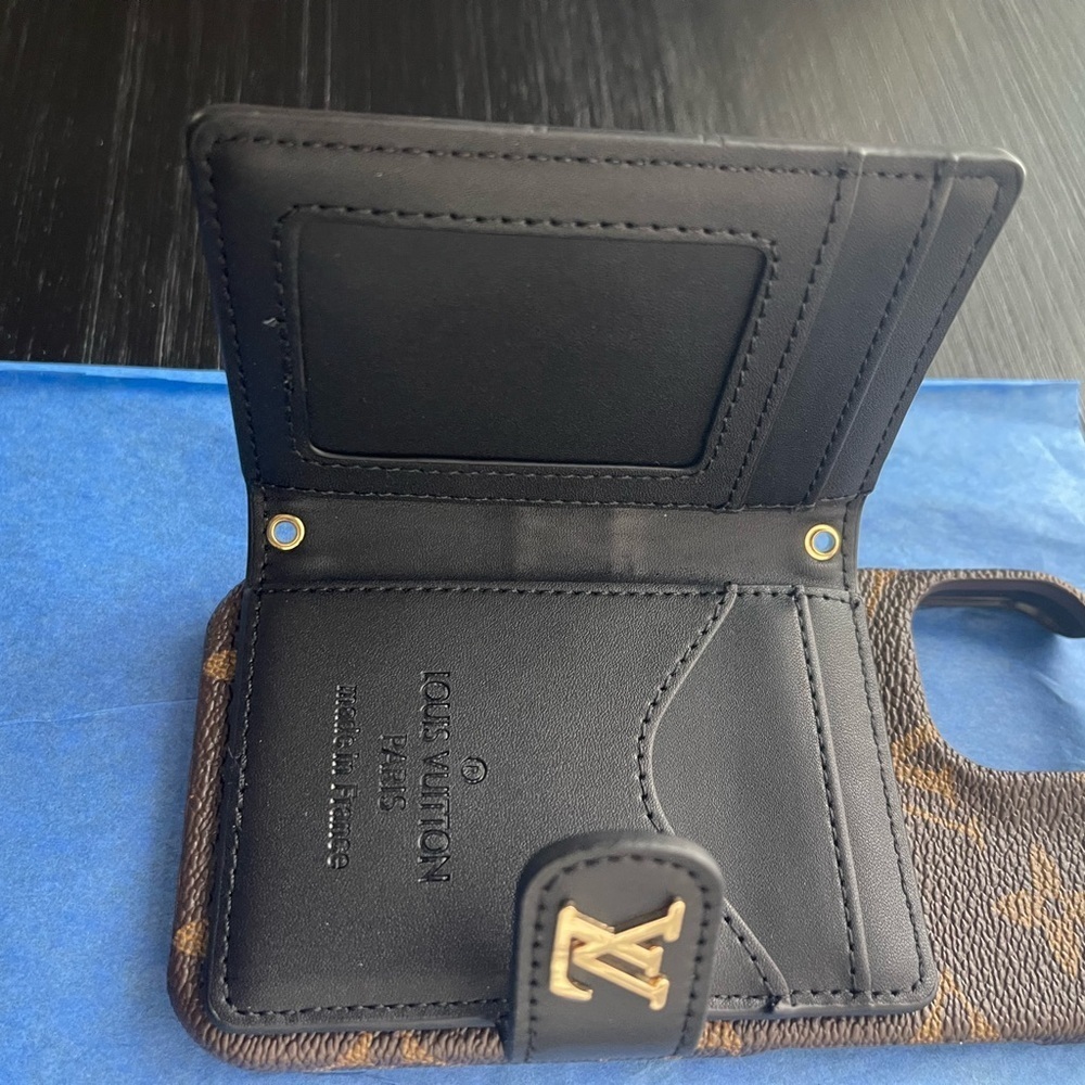iPhone 15 normal crossbody-wallet Brown and Black Phone Case. - Picture 5 of 13